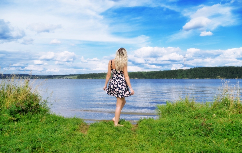 Blonde-at-the-River