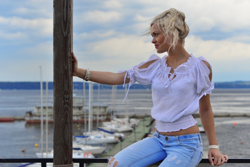 Blonde-in-Profile