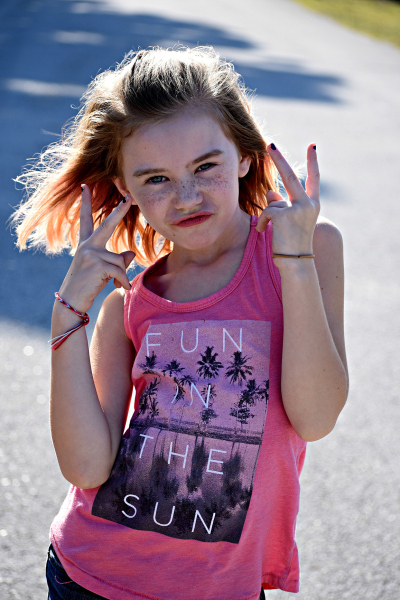 girl-2282344-WEB